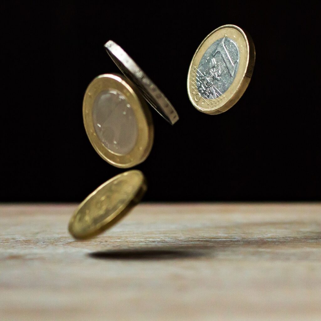 Se puede depositar plata en la caja de ahorro