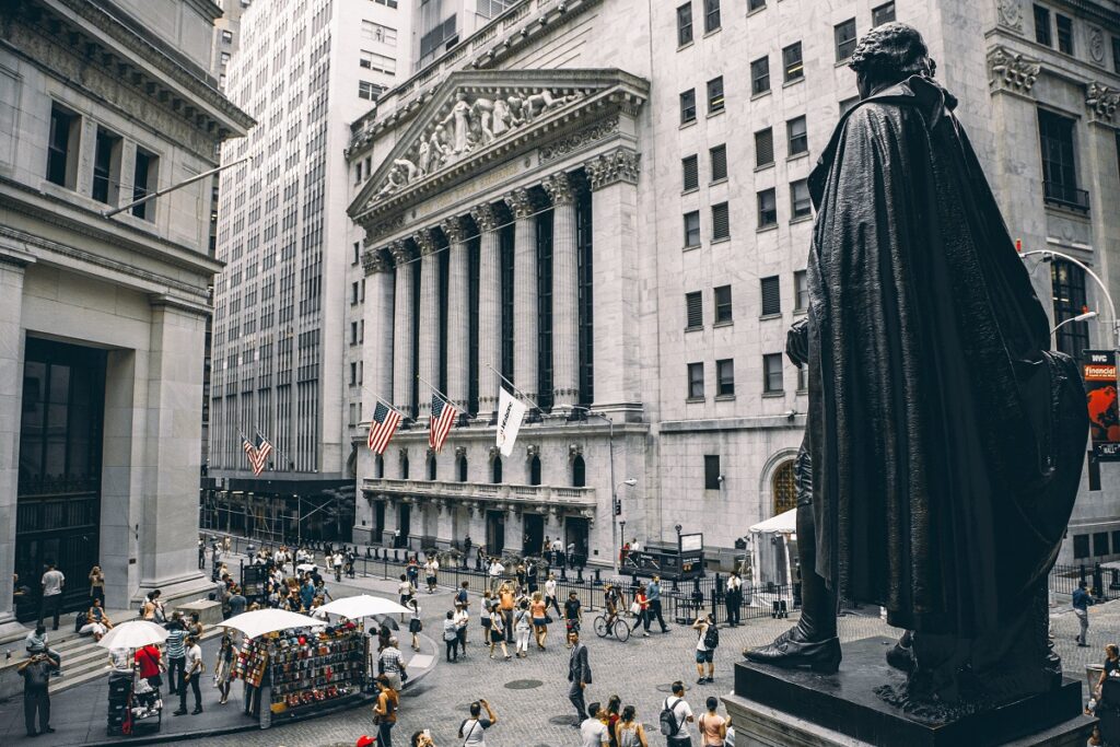 ¿Cómo comprar acciones para recibir dividendos? Se puede invertir en Wall Street.
